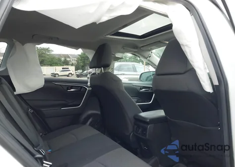 2021 Toyota Rav4 Xle z USA, uszkodzony, nr VIN 2T3P1RFV5MC229196